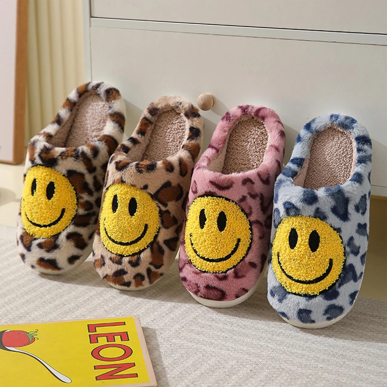 Happy Face Slippers Retro Cozy Comfy Plush Warm Slip-on Slippers Winter Soft Fuzzy Indoor House Shoes with Memory Foam for Men Women