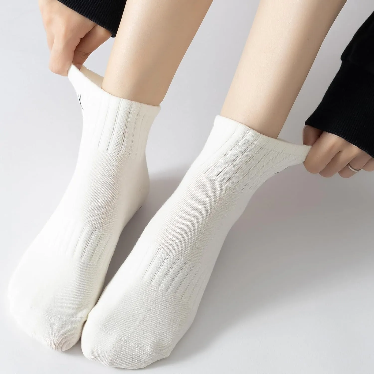 Yoga Pilates Socks with Grips for Women Non Slip Colorful Cushioned Ankle Socks for Barre Ballet Dance
